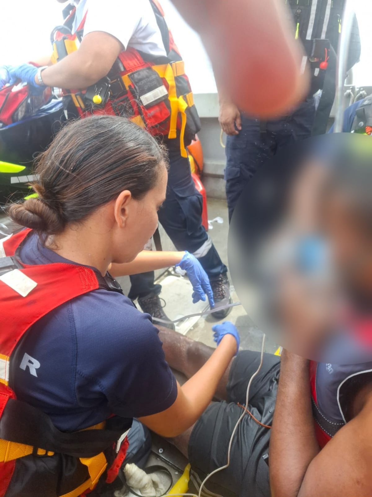 LO ÚLTIMO. Sobrevive al naufragio: rescatan a maquinista tras hundimiento en Puerto Caimito + VÍDEO