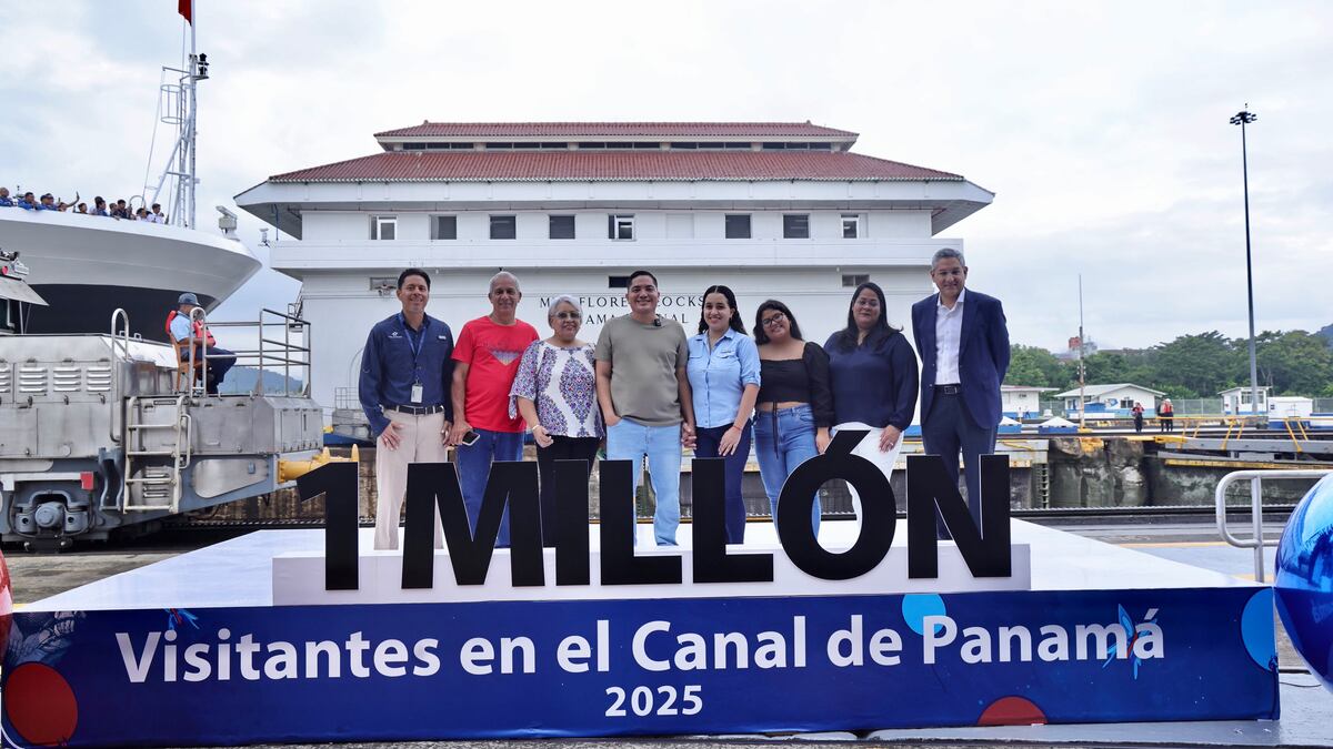 Canal de Panamá celebra al visitante un millón del año fiscal 2025