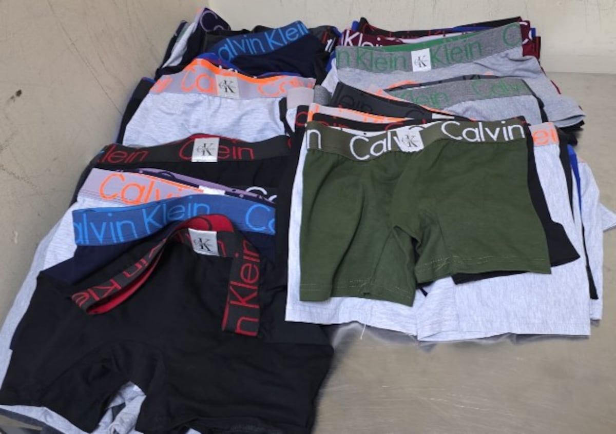 Detectan ropa falsificada y productos ilegales en Tocumen y Arco Iris