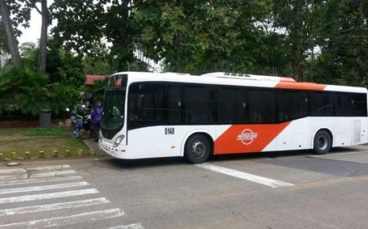 VELOCIDAD. Metrobús se sale de la vía y atropella a estudiante de 11 años