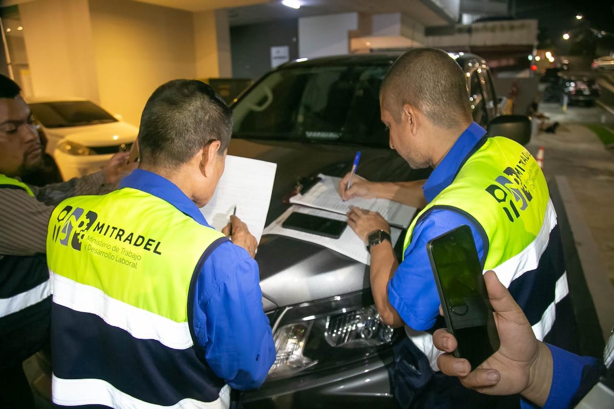 Pillan a nicaragüenses y colombianos trabajando de seguridad sin permiso de trabajo