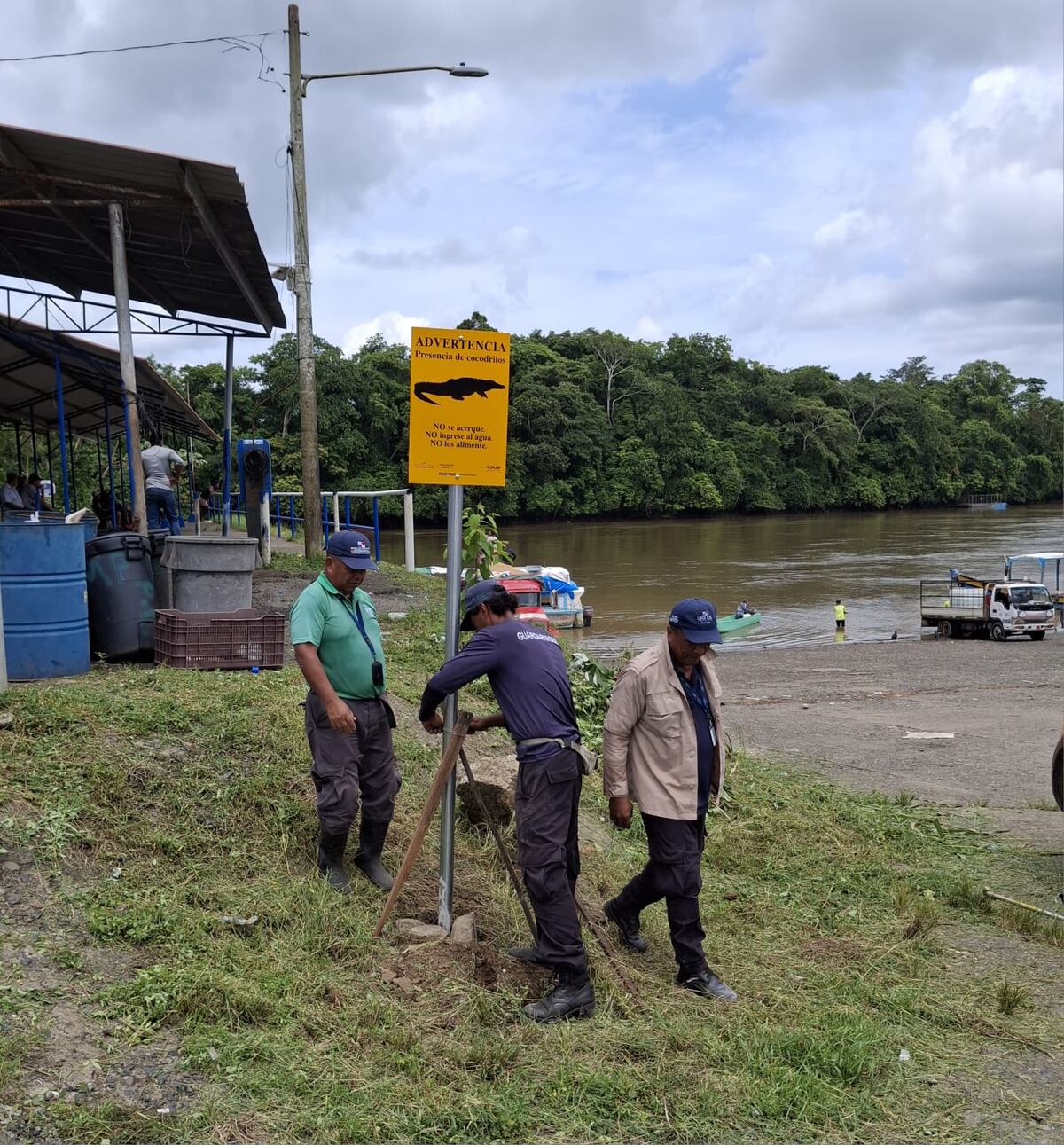 ¡Cuidado con los cocodrilos en tu barrio! MiAMBIENTE pone letreros de alerta en zonas peligrosas