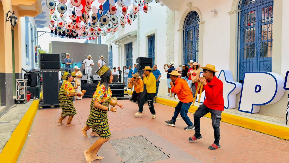 Festival de Sombreros toma Casco Viejo y reparte más de 1,500 piezas al público