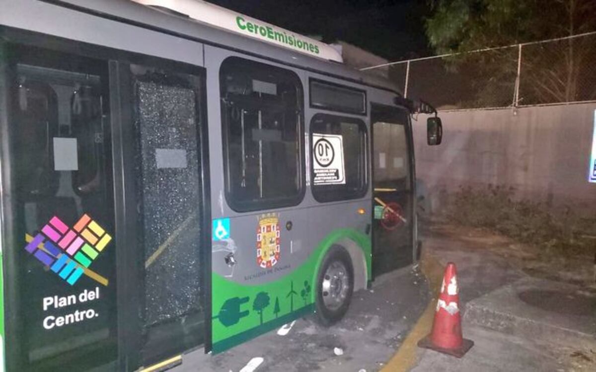 Vandalizan bus eléctrico en El Chorrillo y suspenden temporalmente plan piloto 