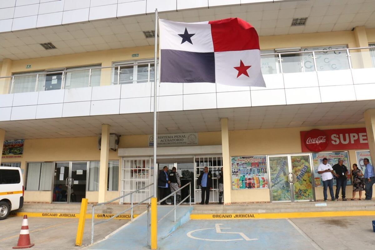 Extorsionan a adulta mayor por fotos íntimas con $20 mil. La sedujo por Facebook