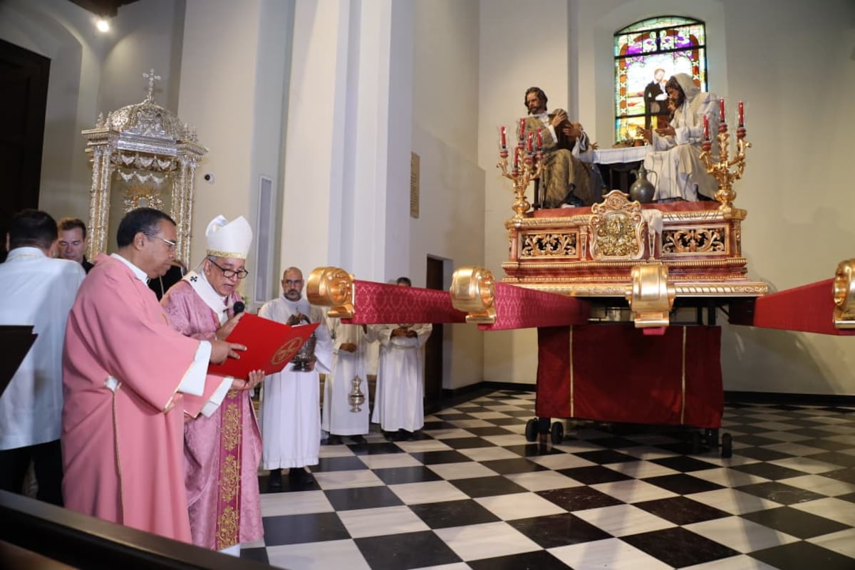 Bendicen el anda de la Última Cena que encabezará la procesión de Jueves Santo en el Casco Antiguo