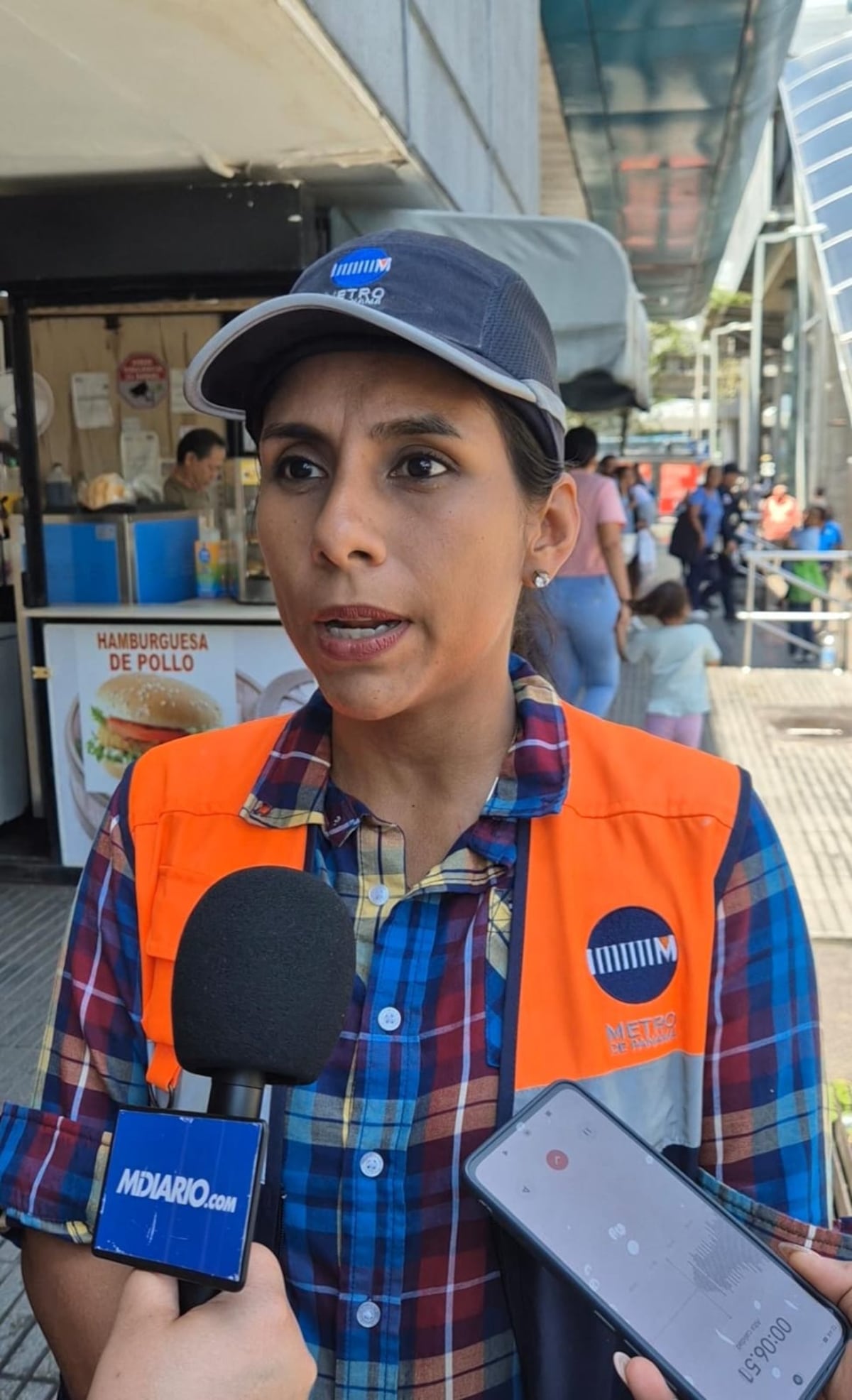 ‘Nos quitaron el pan de la boca, nos tiraron como perros a la calle, el pueblo está triste’: desalojan a buhoneros en San Miguelito antes de Navidad