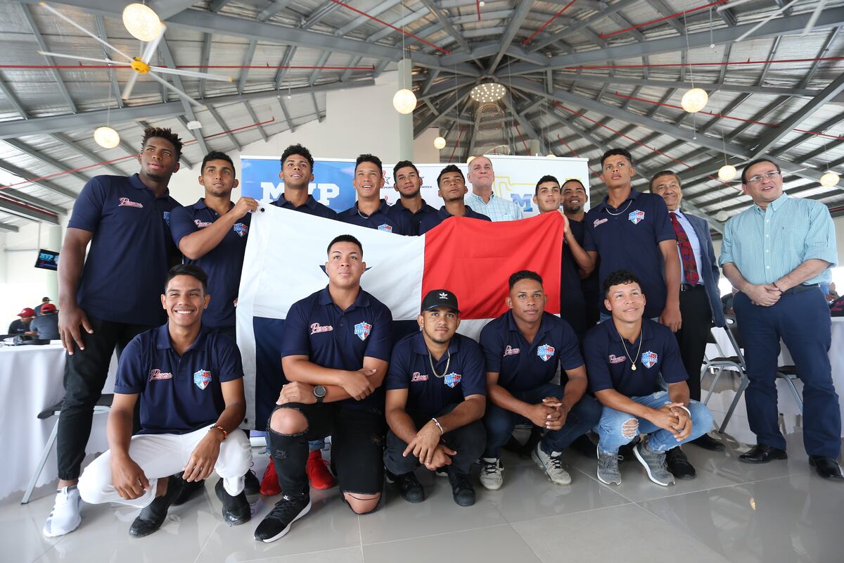 Dimas Ponce revela el equipo titular que debutará en el Mundial U18