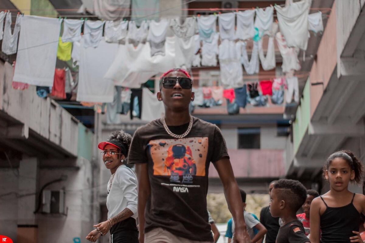 Joven cantante chorrillero se abre paso como una de las promesas del género urbano del país