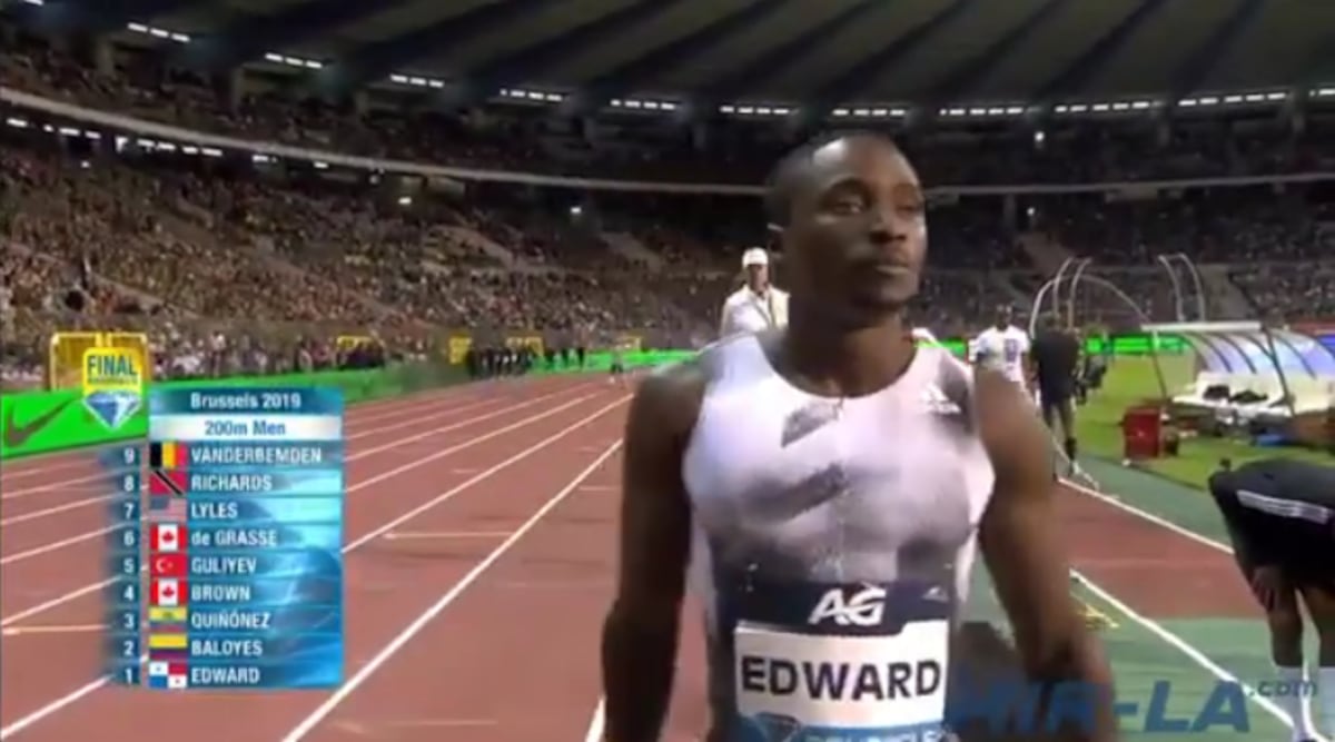 Alonso Edward termina último y caminando en Bruselas. Video