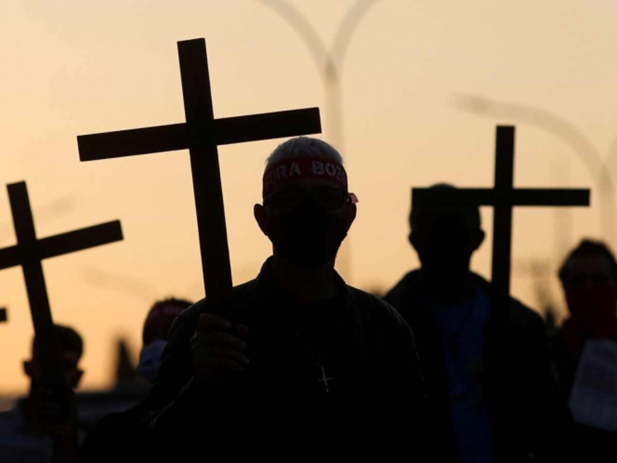Familias recurren a tumbas clandestinas a causa de la covid-19