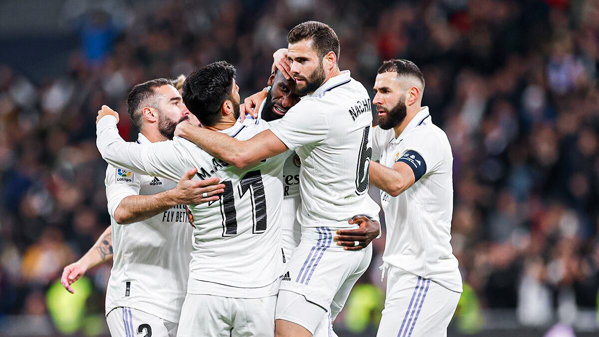 Benzema y Vini Jr. encabezan el ataque del Real Madrid para el clásico