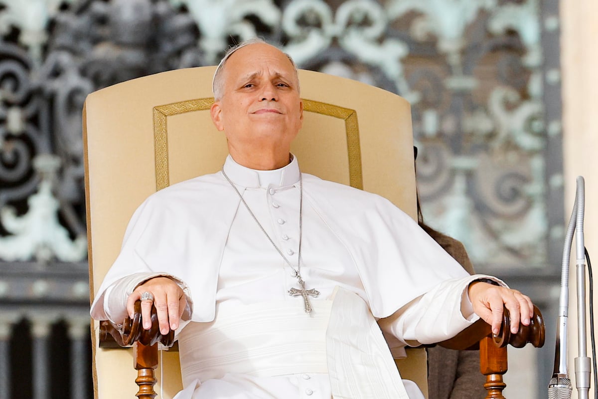 León XIV vuelve al papamóvil y recibe una ovación en el Vaticano