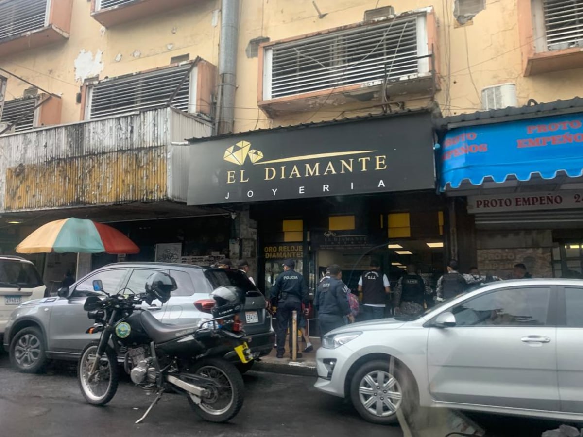 Asaltan joyería en Vía Veneto, pero no llegaron lejos.  Policía los captura