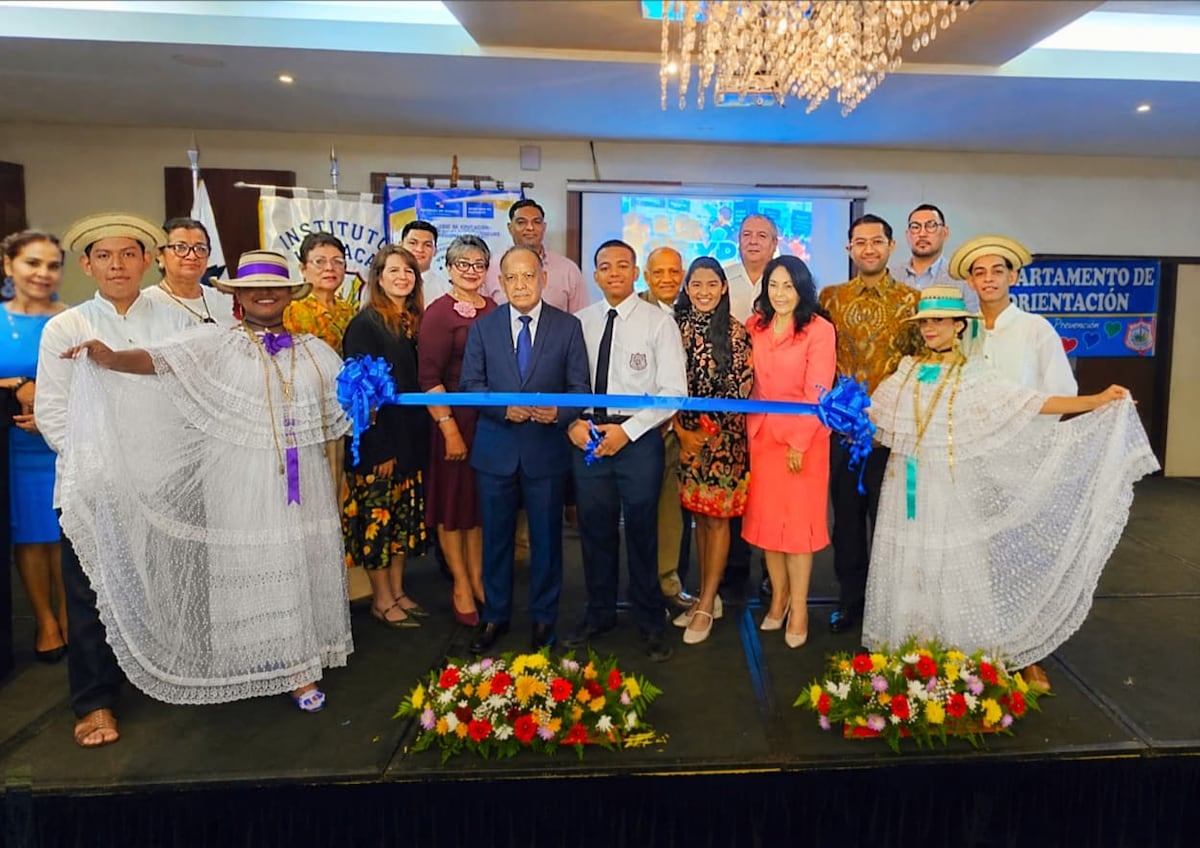 Más de 2 mil estudiantes exploran su futuro profesional en feria universitaria de Veraguas