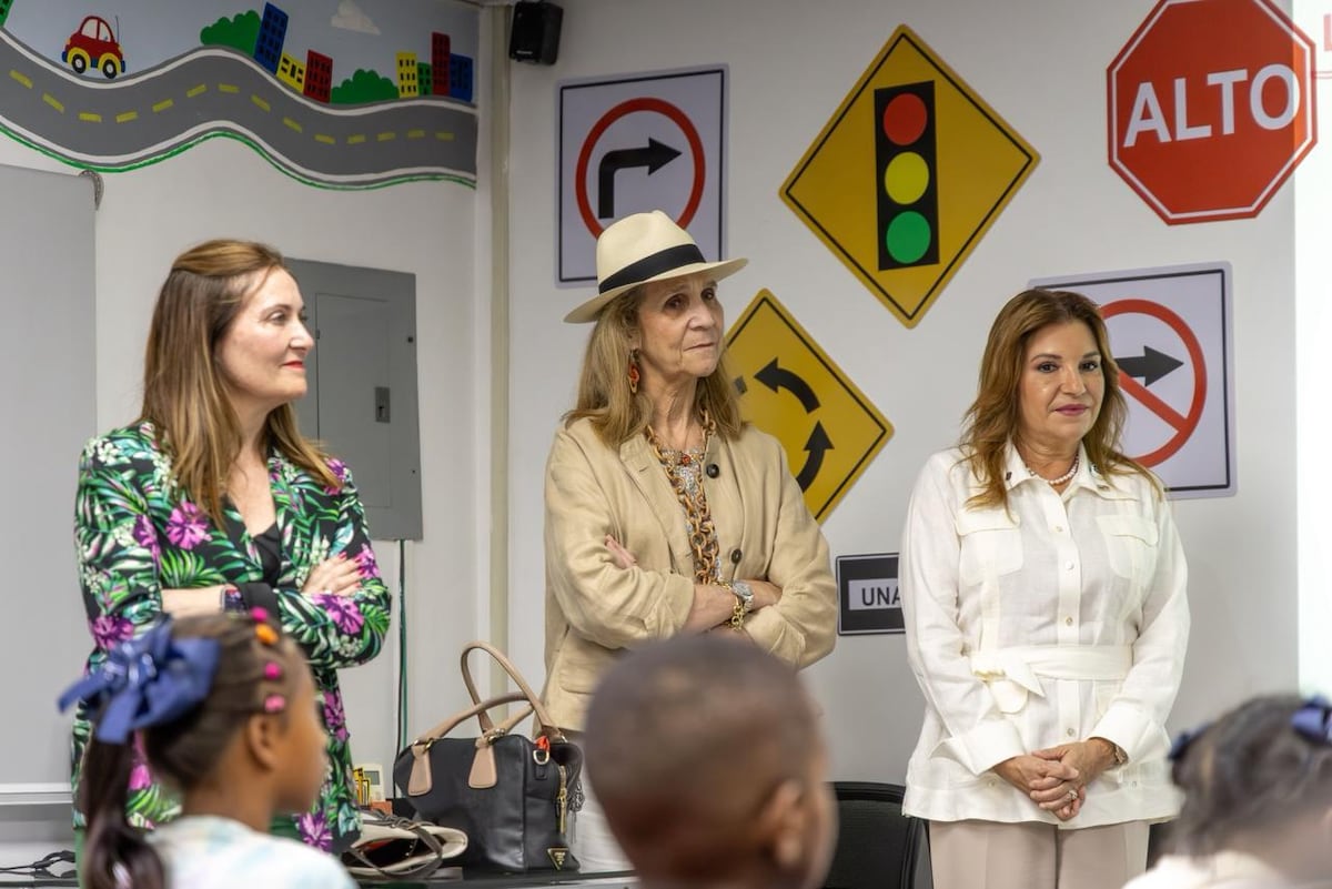 La infanta Elena de Borbón sorprendió con recorrido en el Parque Omar y otros proyectos sociales