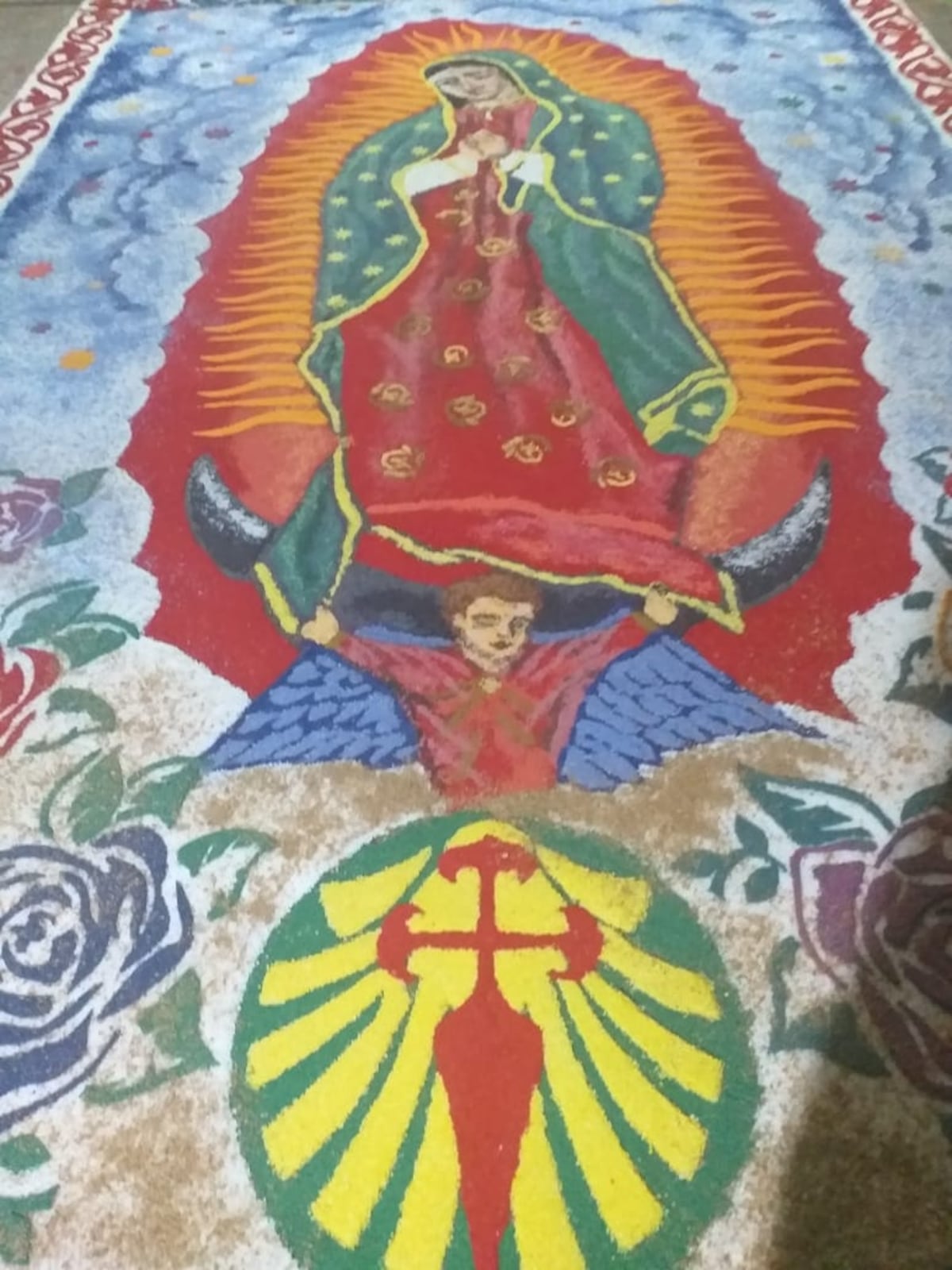 Impresionante. Hacen alfombra de sal en Los Santos en homenaje a la Virgen de Guadalupe. Chequeen. Video