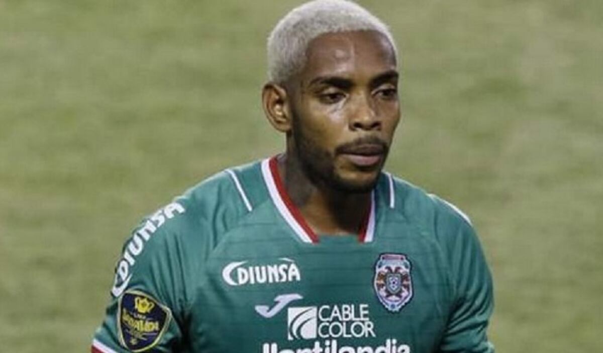 Panameño Azmahar Ariano deja el Marathon, el técnico se lo reprocha