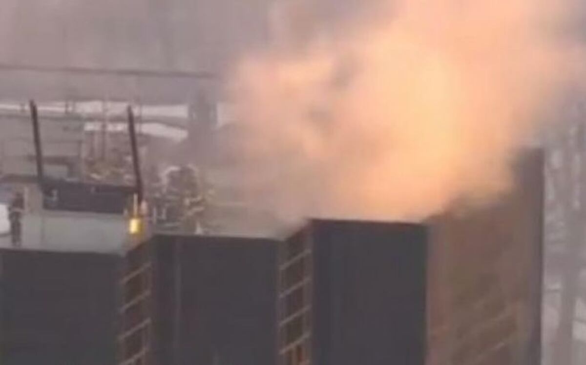 BOMBEROS LO COMBATEN. Se registra un incendio en la Torre Trump 