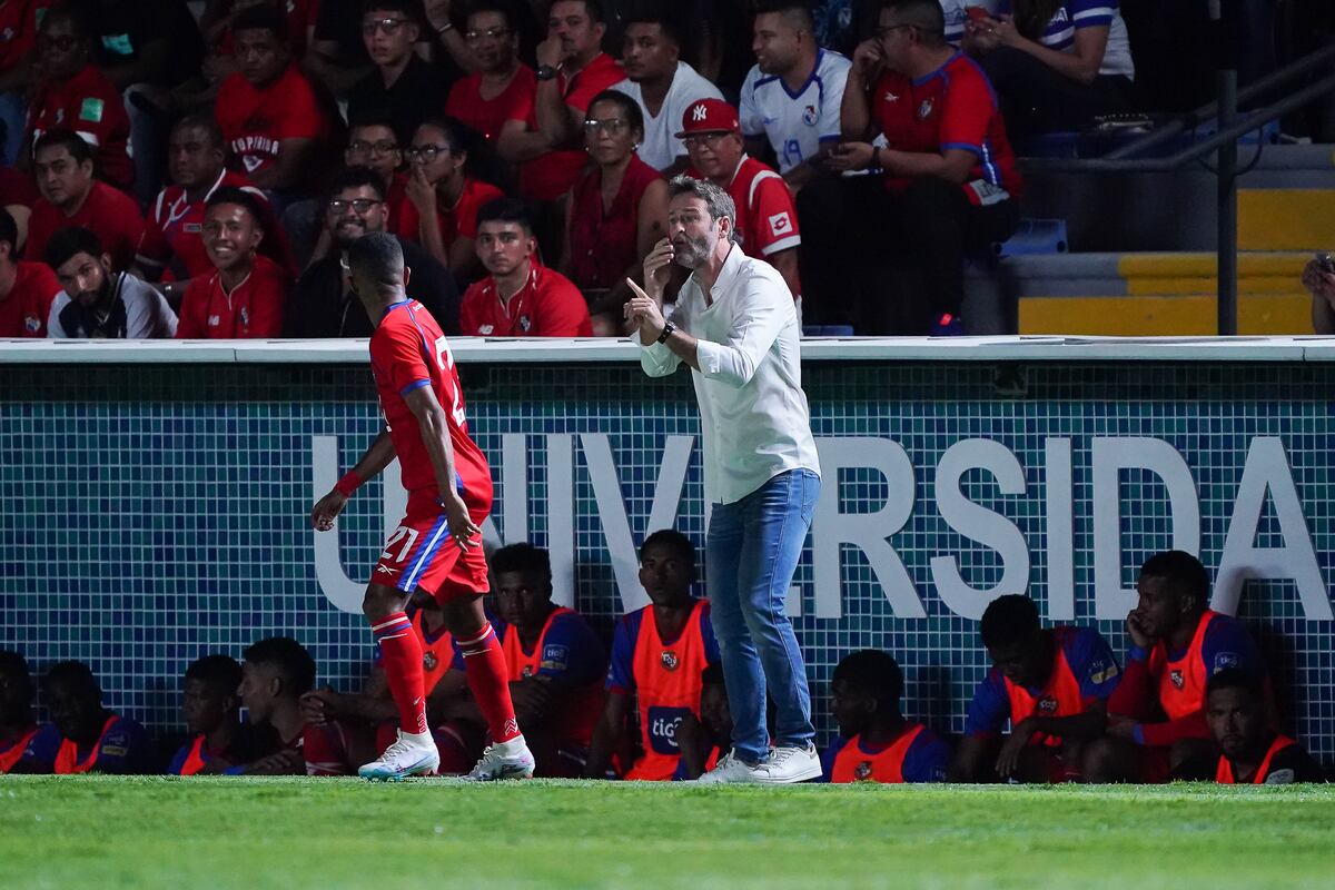 Christiansen asume la responsabilidad y le exige a sus delanteros