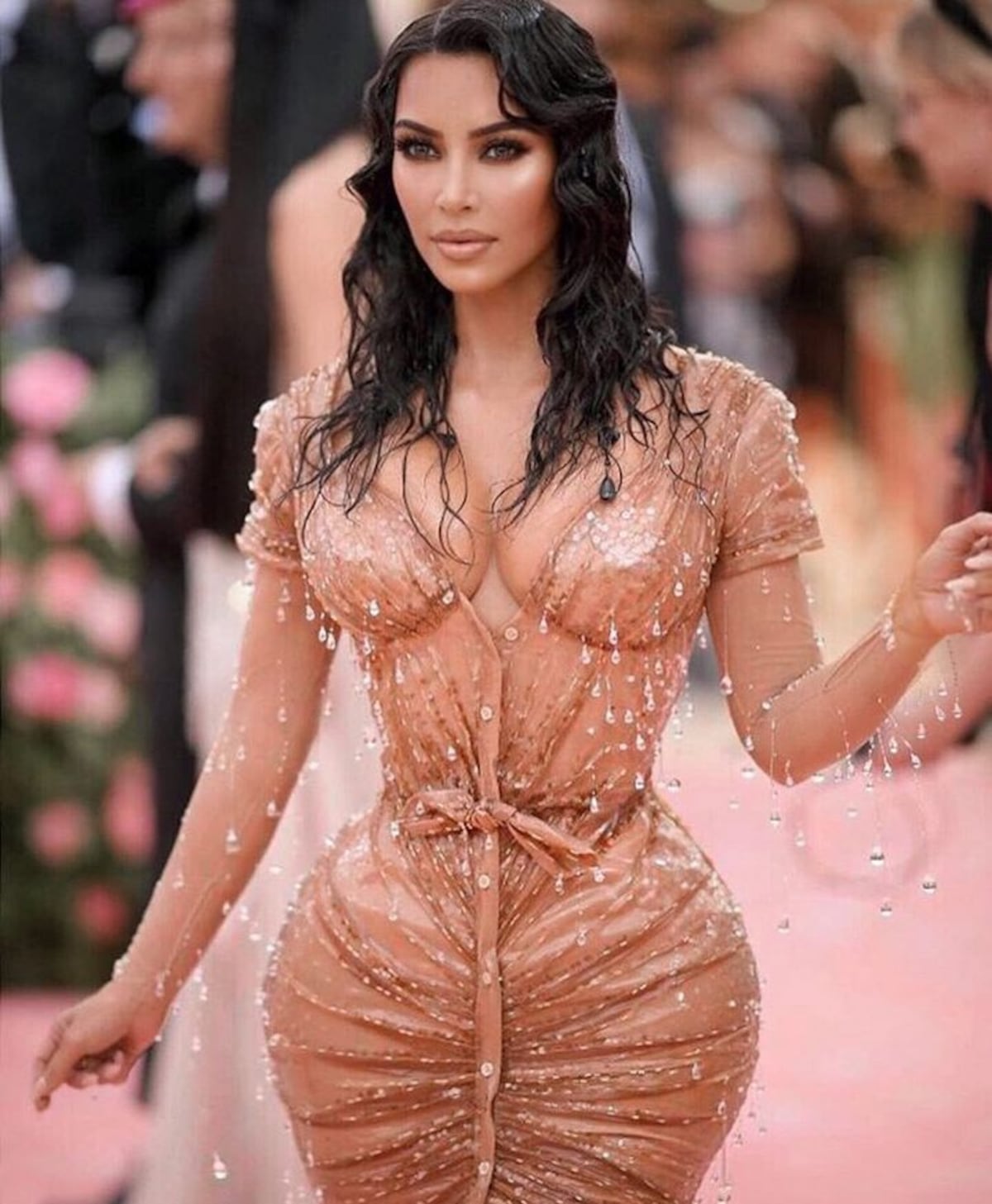 ¿Pasó por el quirófano? Kim Kardashian revela cómo redujo en extremo su cintura | VIDEO