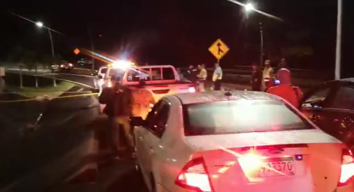 Encuentran a una mujer muerta y sin ropa, en una cuneta en el Corredor Sur. Video