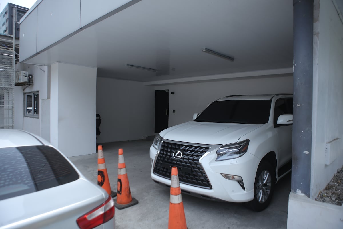 Diputado Pineda muestra su oficina VIP a periodistas de Corprensa