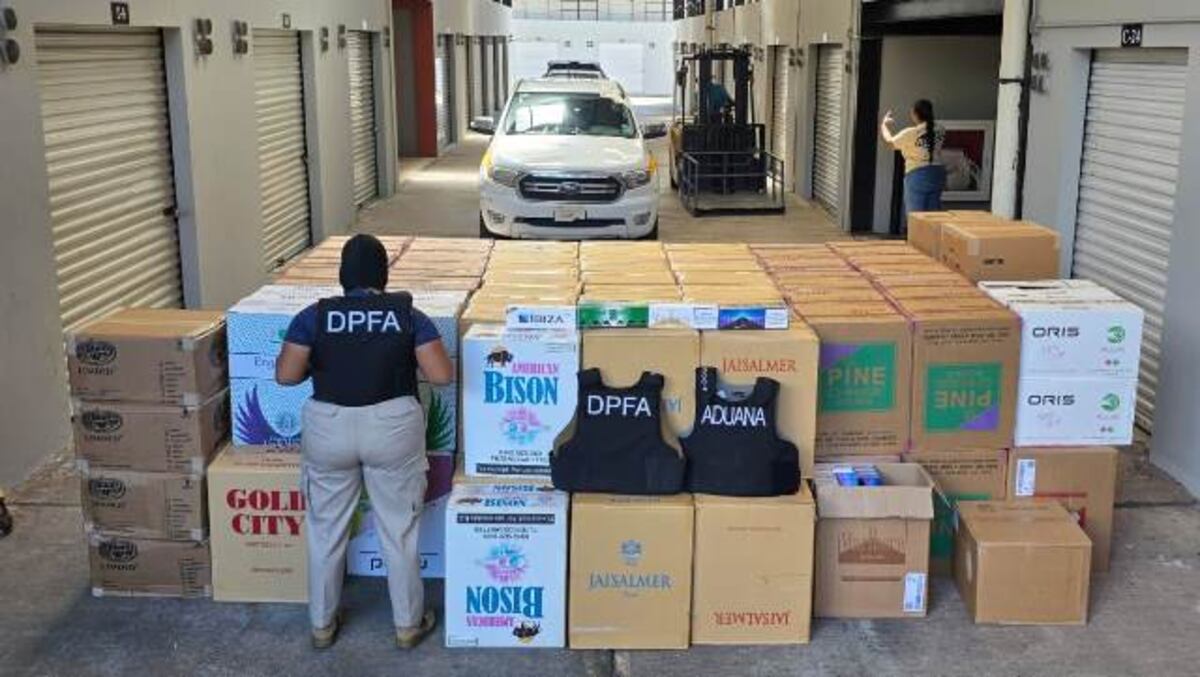 Aduanas ejecuta Operación URVAN y decomisa más de 120 pacas de cigarrillos en Panamá