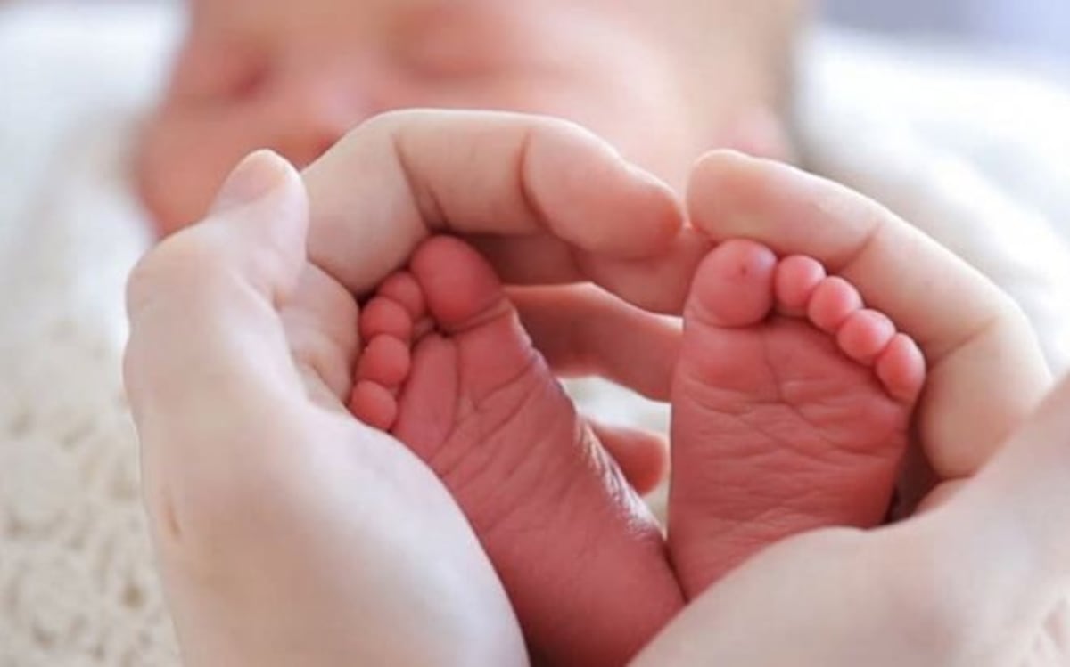 Mujer enferma de ébola da a luz a una bebé saludable