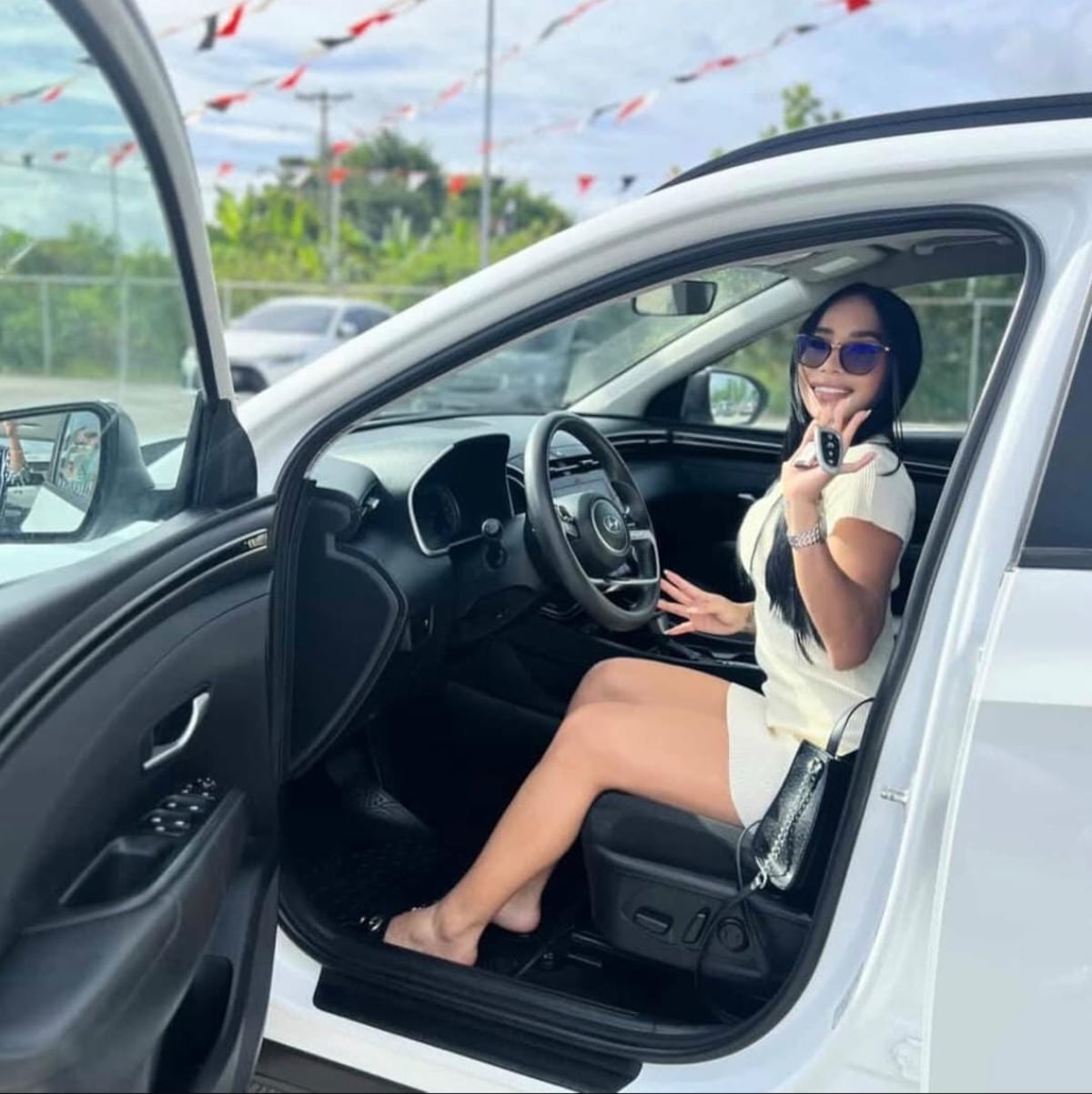 Preso, pero resolviendo: Yemil le regala a su novia un auto por San Valentín