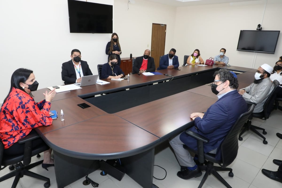 Religiosos apoyan aprobación de ley para la  protección de los menores en reunión con ministra del Mides