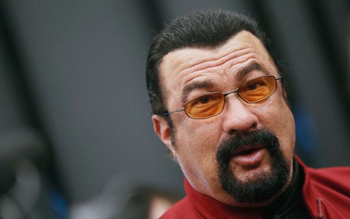 Seagal abandonó entrevista tras ser interrogado por casos de agresión sexual