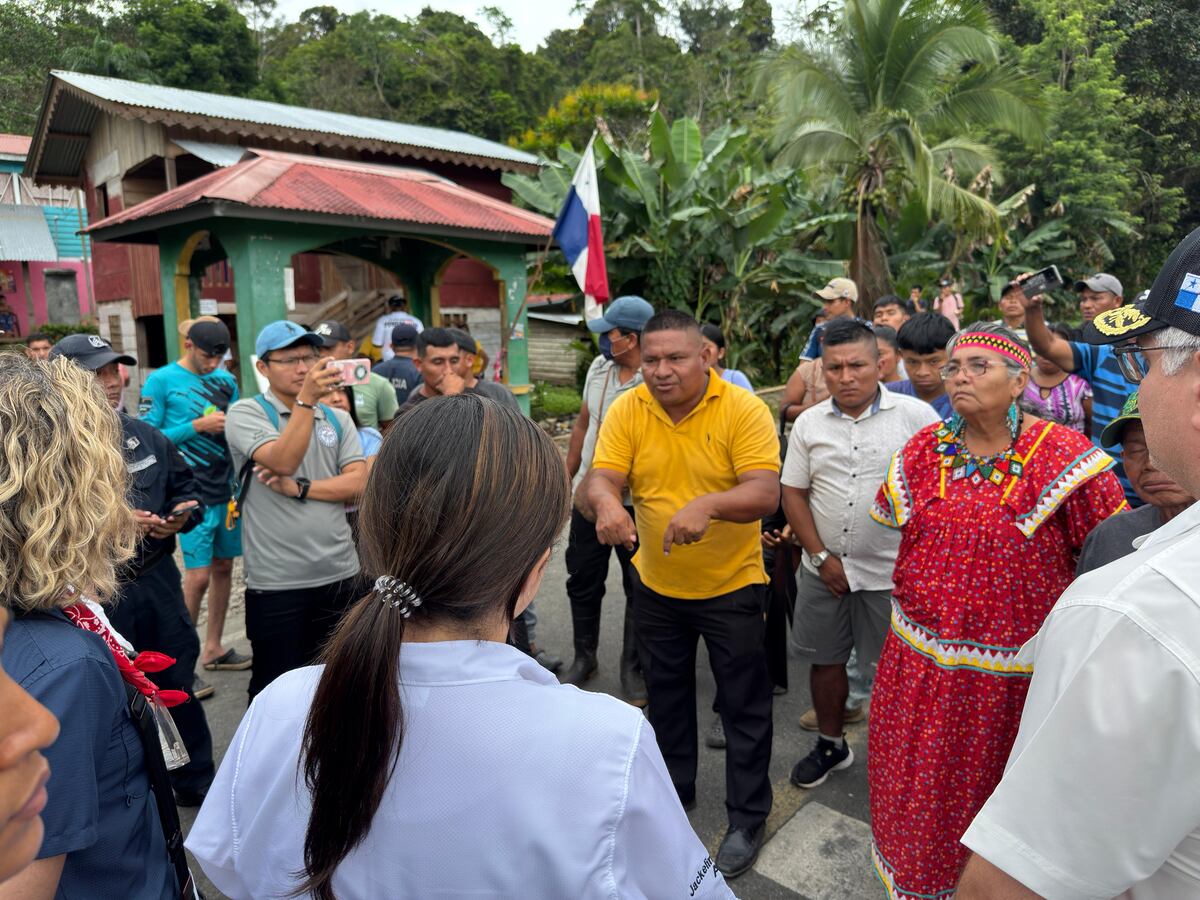 Gobierno baja a Bocas y escucha a los más golpeados