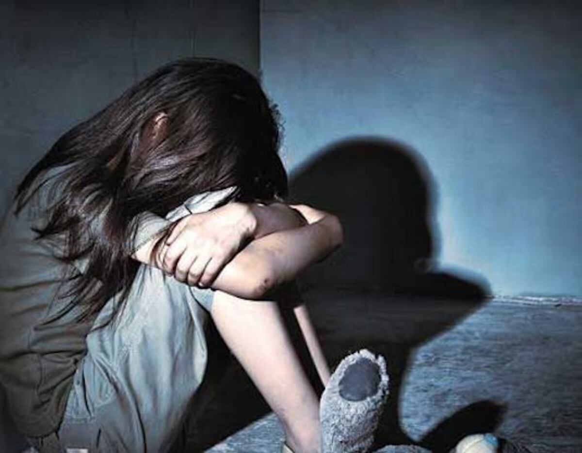 El padre biológico y el novio de la madre abusaron de una menor de 4 años