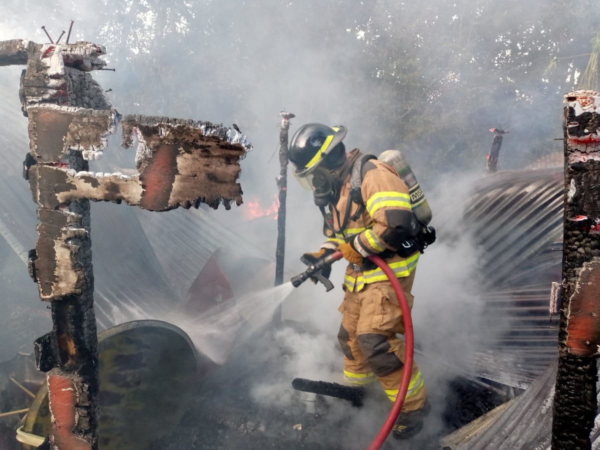 Bomberos se enfrentan a caos: 237 emergencias atendidas entre el 18 y 21 de diciembre