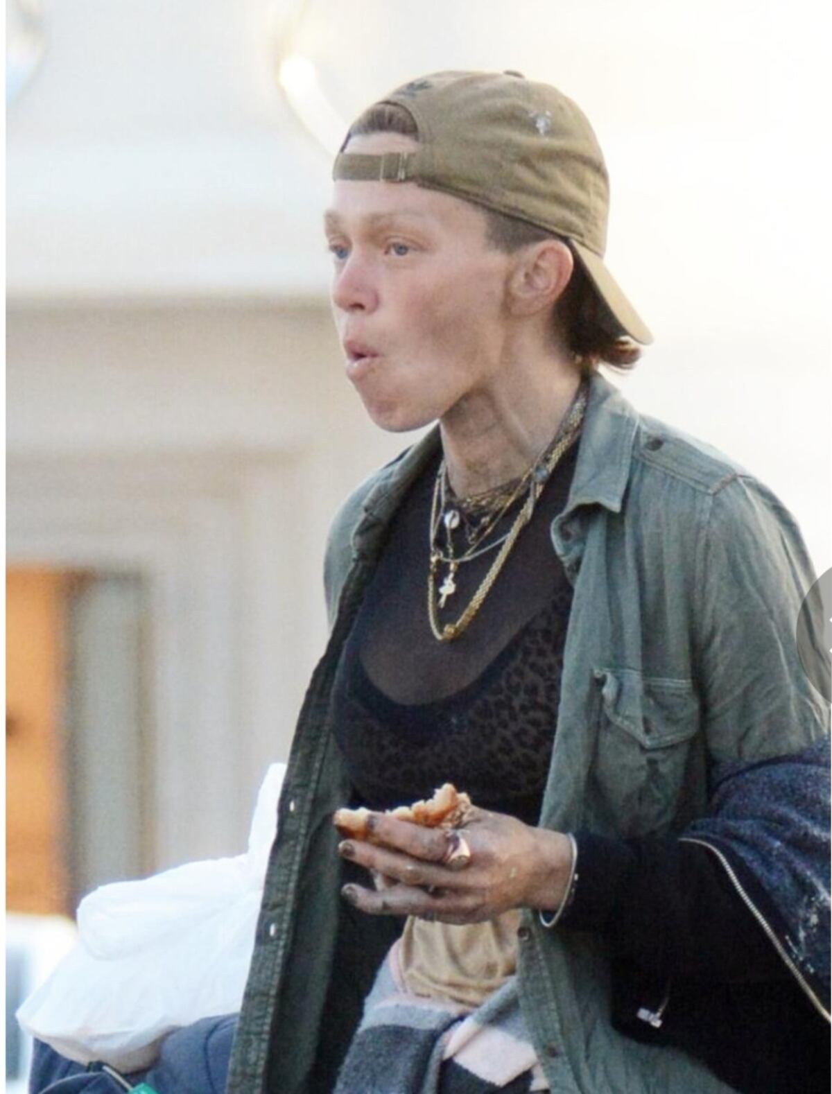 De Hollywood a buscar comida en la calle para sobrevivir: La desgarradora historia de Loni Willison