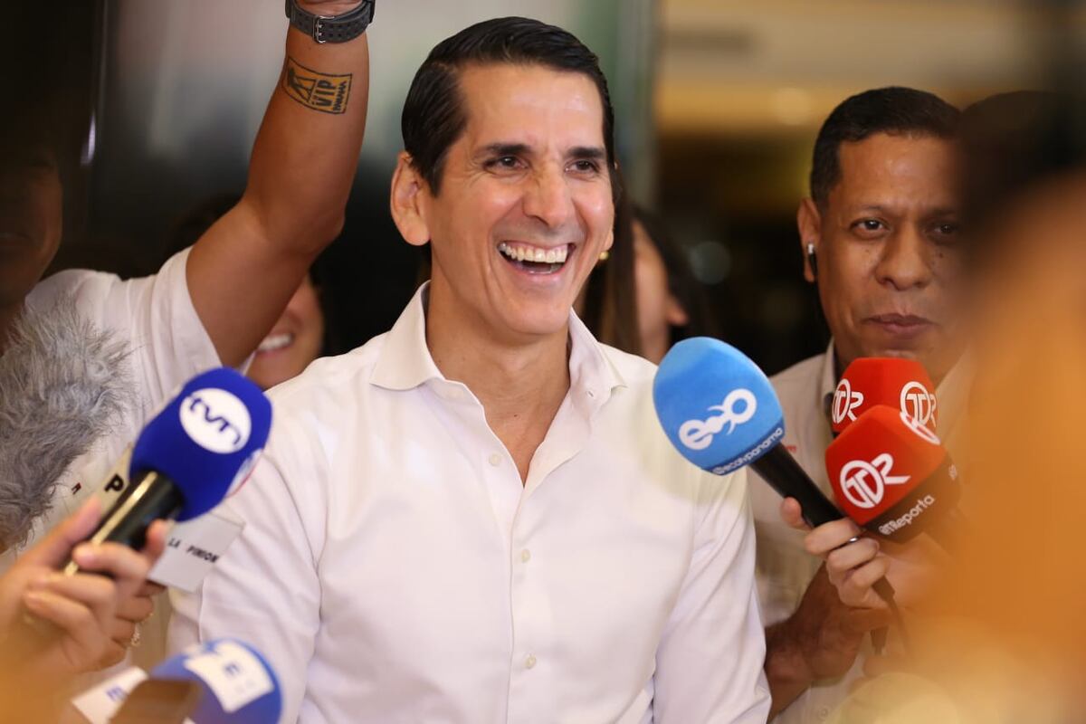 Reñido duelo. Cortizo y Roux siguen en combate tras dejar atrás a los independientes 