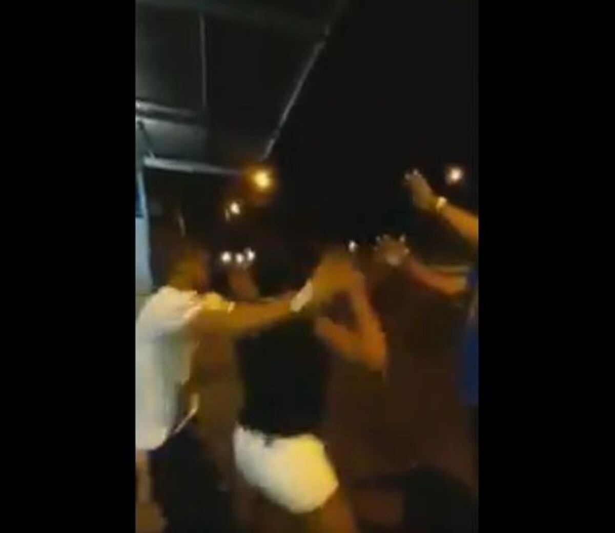 ¡AY, MADRE... A PEDRADAS! Atacan a unidades de Senafront | VIDEOS