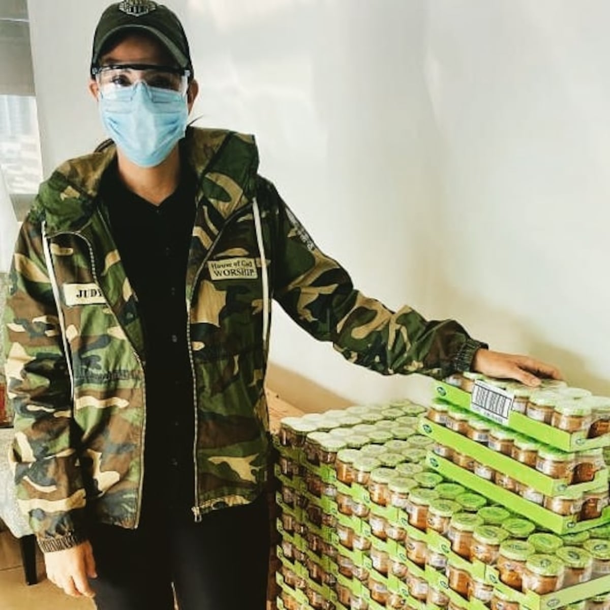 No es por moda. La gobernadora aclara a qué se deben sus ‘looks’ con estampado de militar +Fotos