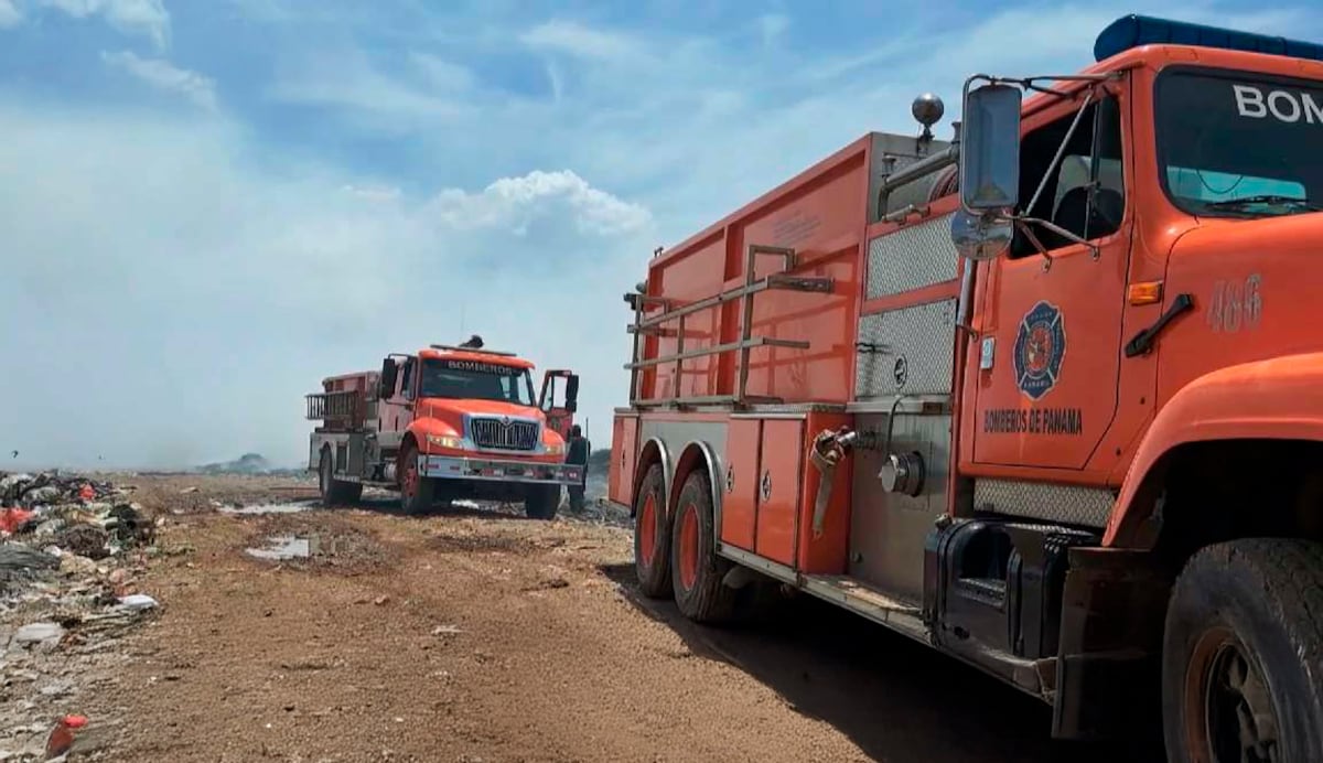 Bomberos controlan incendio de dos días en vertedero de Santiago, Veraguas