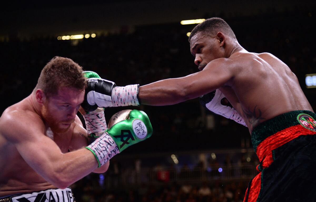 Pelea entre Canelo Álvarez y Daniel Jacobs se decide en las tarjetas de los jueces