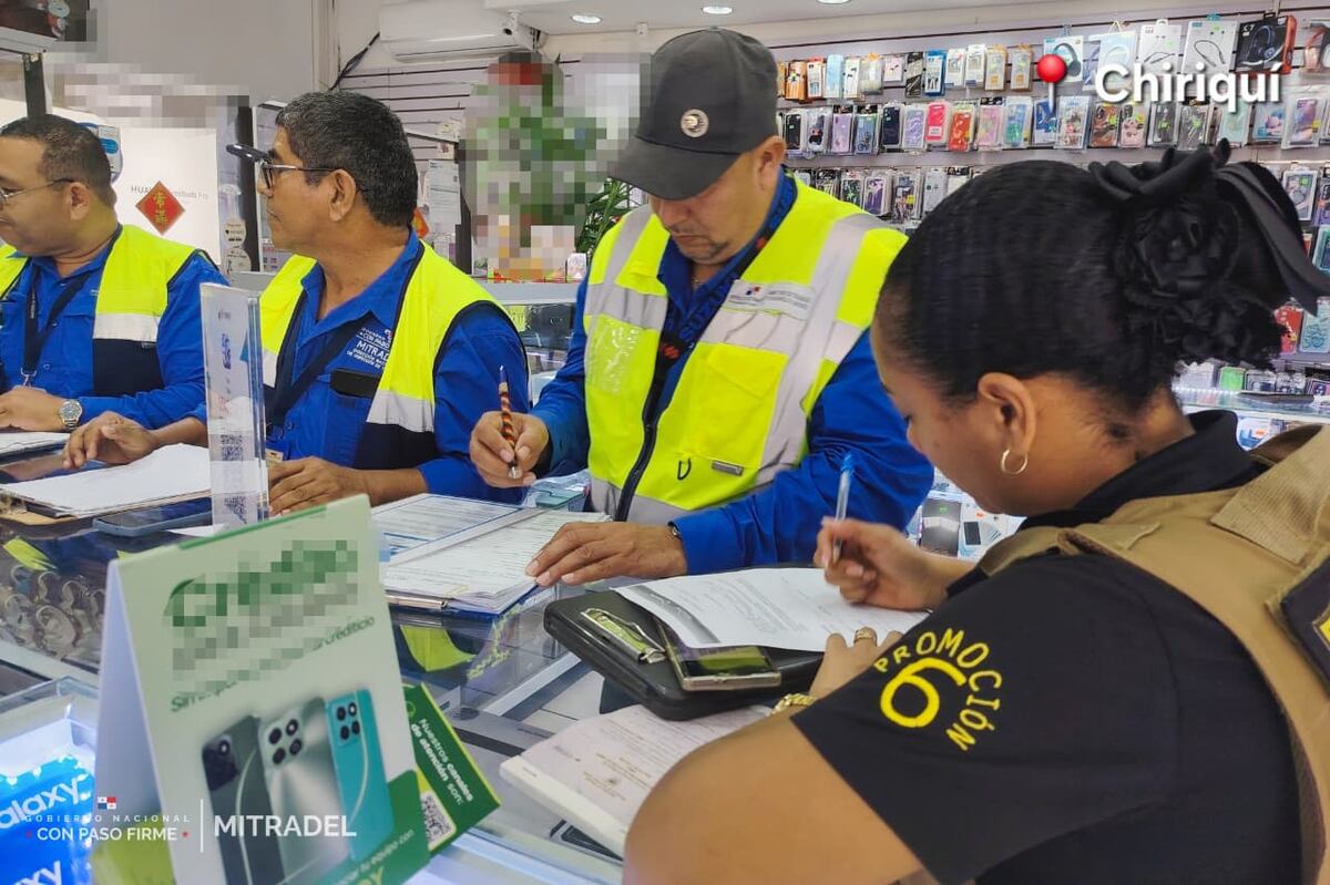 ¡Con papeles chuecos! Detectan a 10 extranjeros trabajando ilegal en comercios