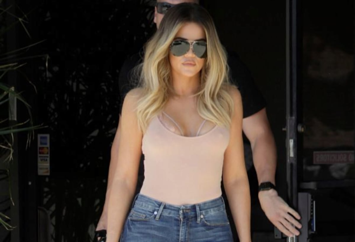 Khloé Kardashian se convierte en madre en medio de la polémica