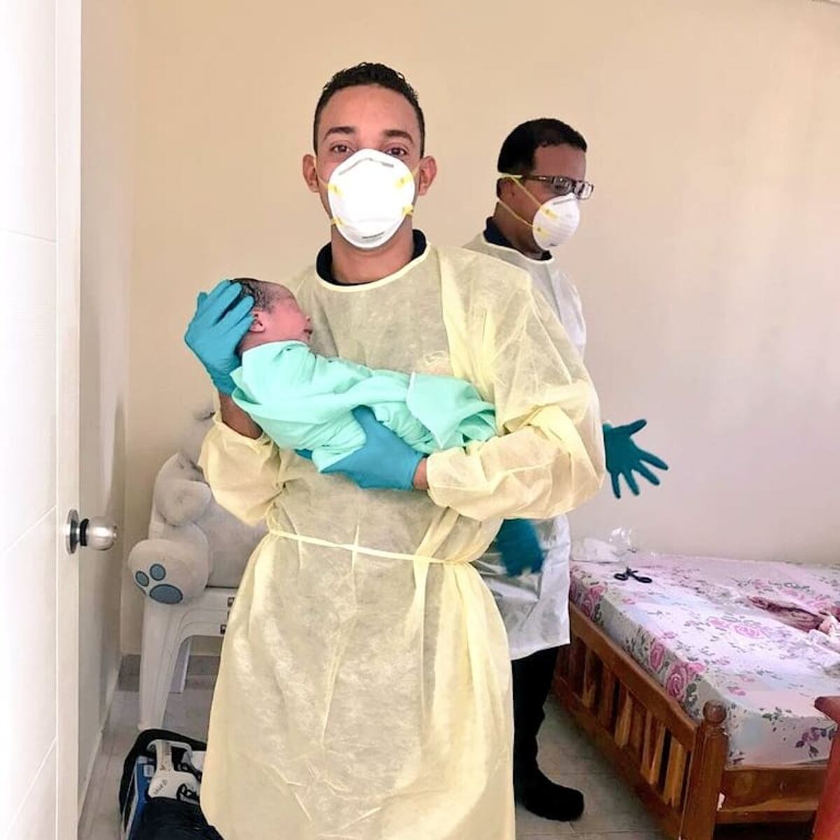 En medio de la cuarentena da a luz una mujer en su casa en Puerto Caimito