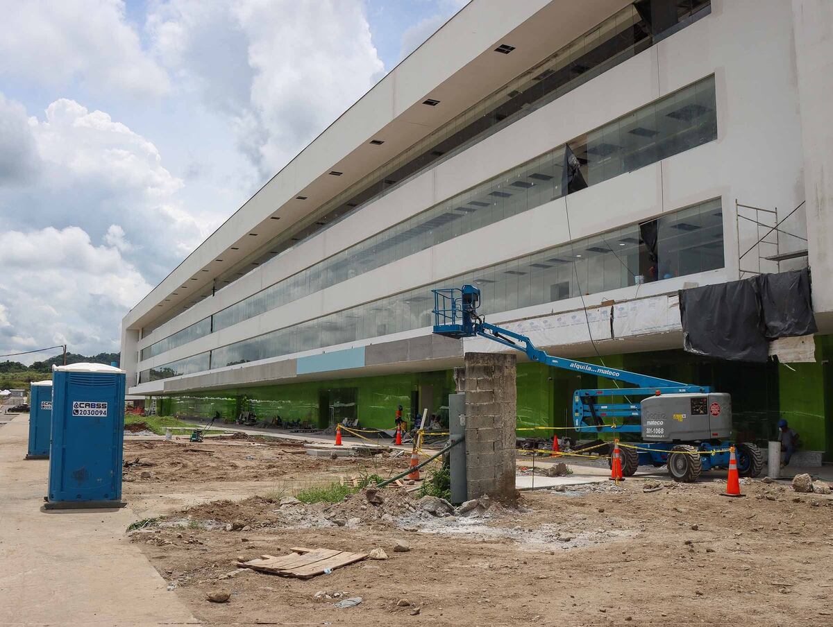 Inspeccionan la Ciudad de la Salud previo a su entrega el 12 de julio