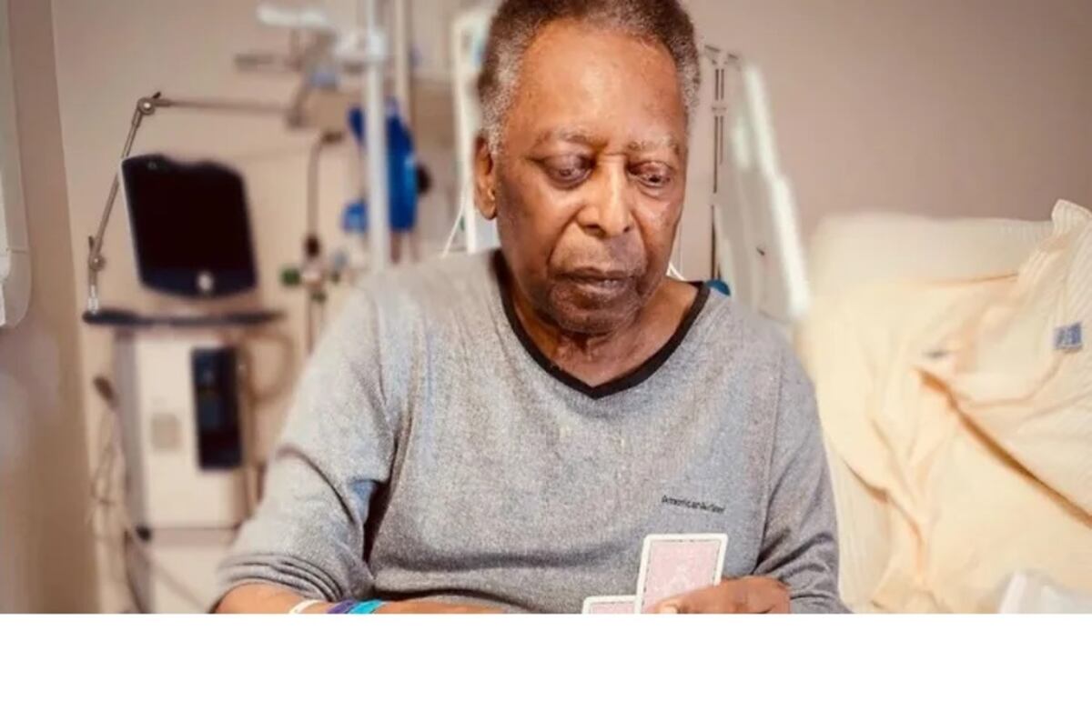 Familia de Pelé pasa con él la Nochebuena en su habitación de Cuidados Intensivos