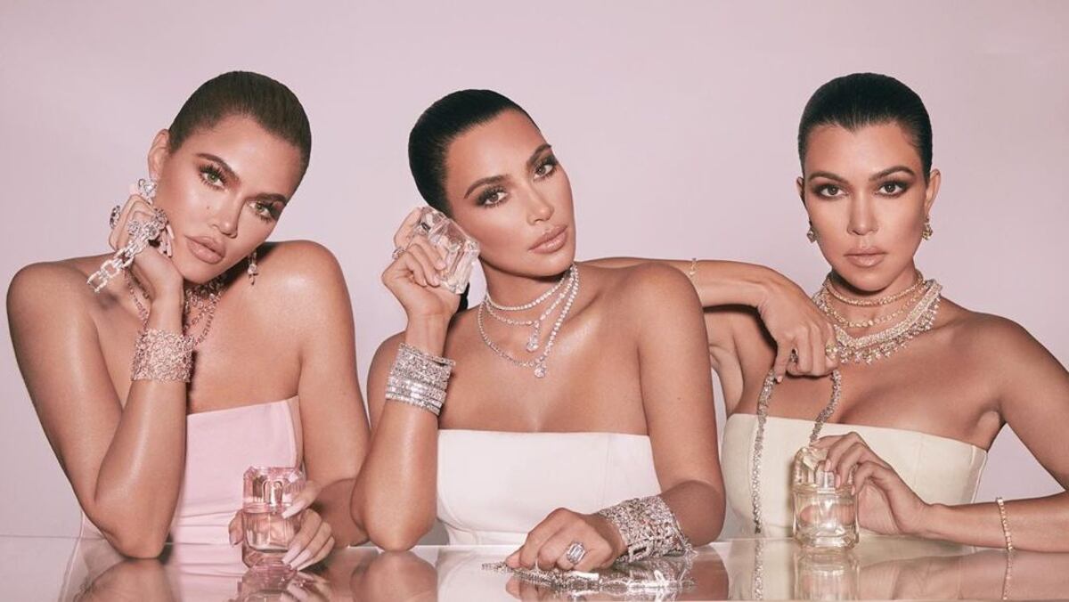 Otro patio limoso a lo racataca o puro espectáculo para la taquilla. Las Kardashian se vuelven a jalar las greñas y hasta la Rosalía quedó metida en el baile +Video