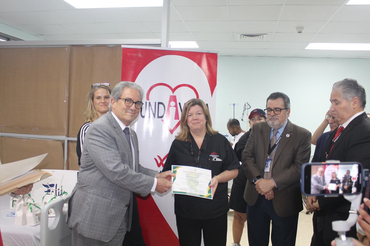 Operation Walk realizó 76 cirugías gratuitas que mejoraron la vida de los pacientes en el Hospital Santo Tomás