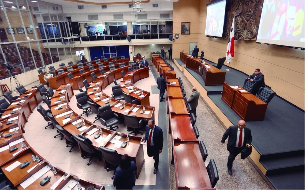 Diputados se pavean; ratificación de magistrados sigue sin discusión