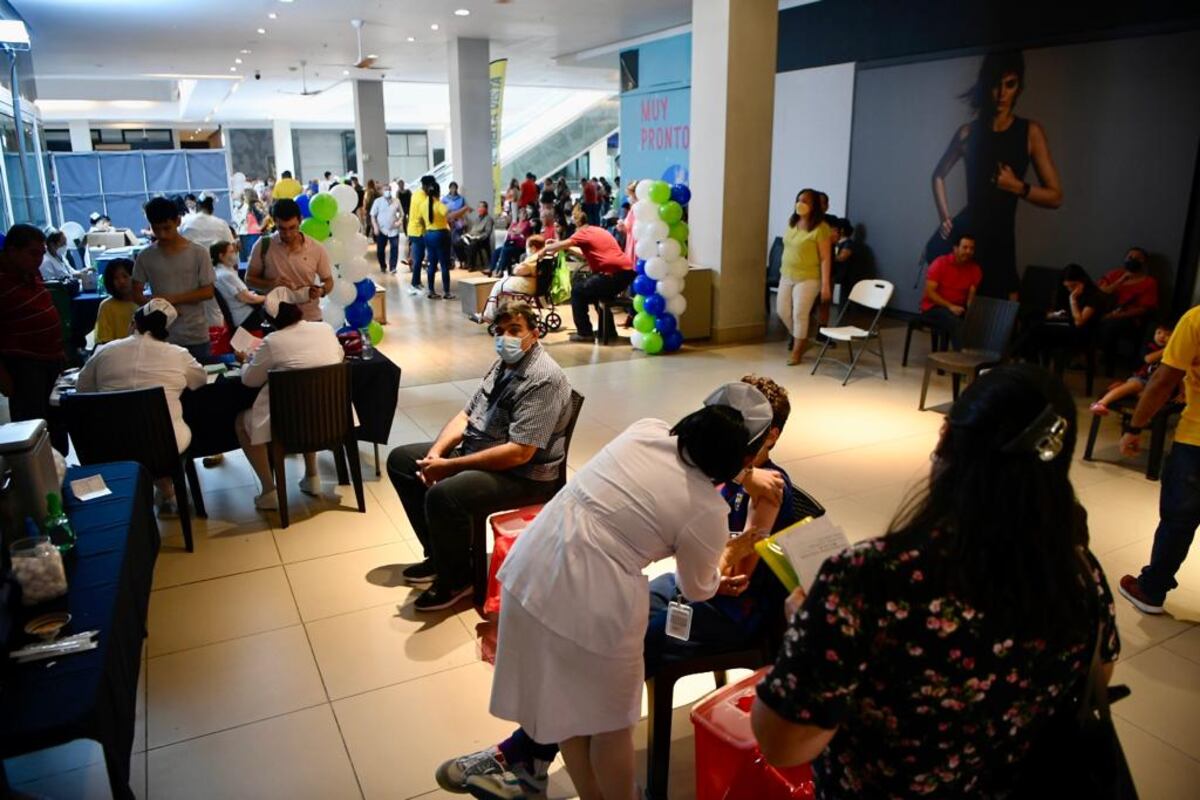 Video. No eran jamones navideños aún. Las largas filas eran por vacunas que fueron vistas y desaparecidas